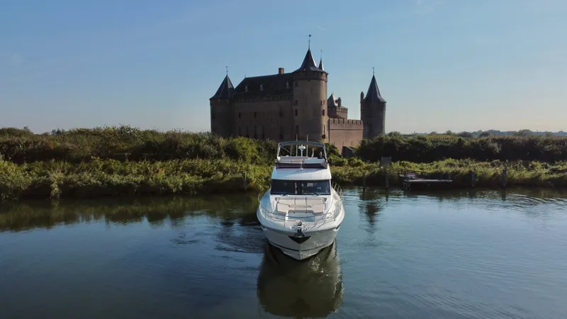 590 Flybridge Yacht Photos Pics 