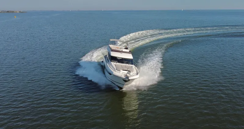 590 Flybridge Yacht Photos Pics 