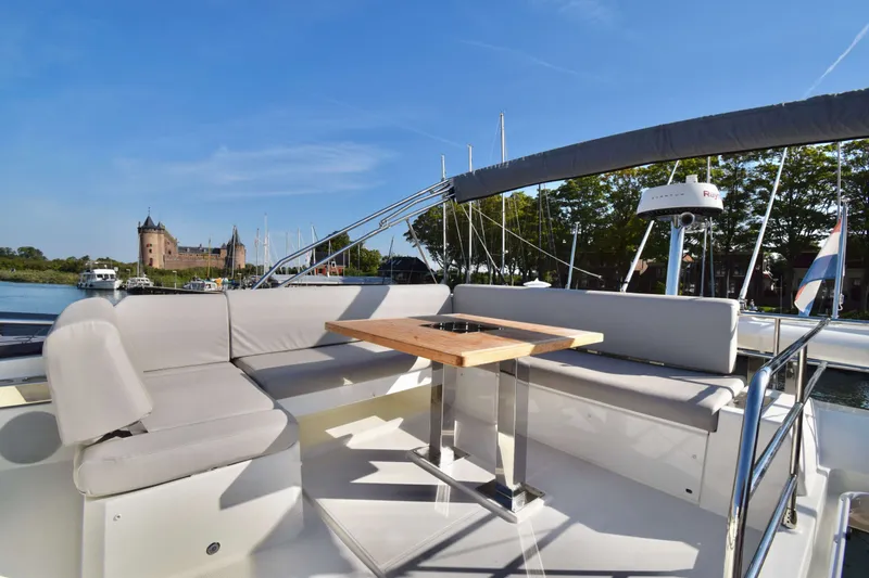 590 Flybridge Yacht Photos Pics 