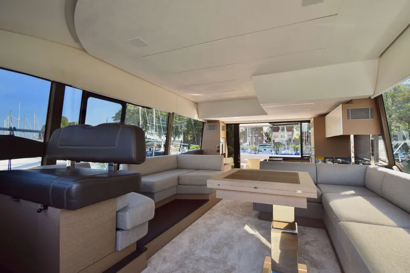 590 Flybridge Yacht Photos Pics 