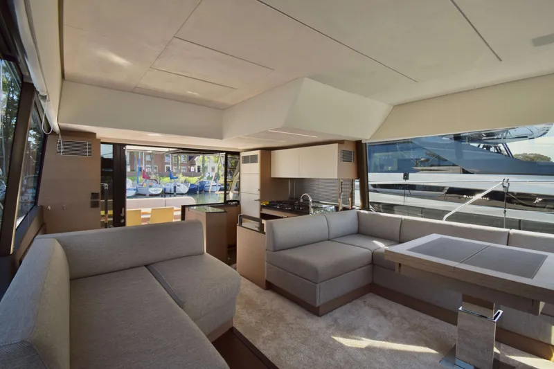 590 Flybridge Yacht Photos Pics 