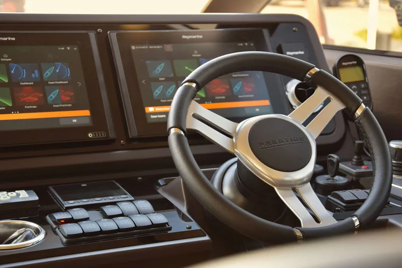 590 Flybridge Yacht Photos Pics 