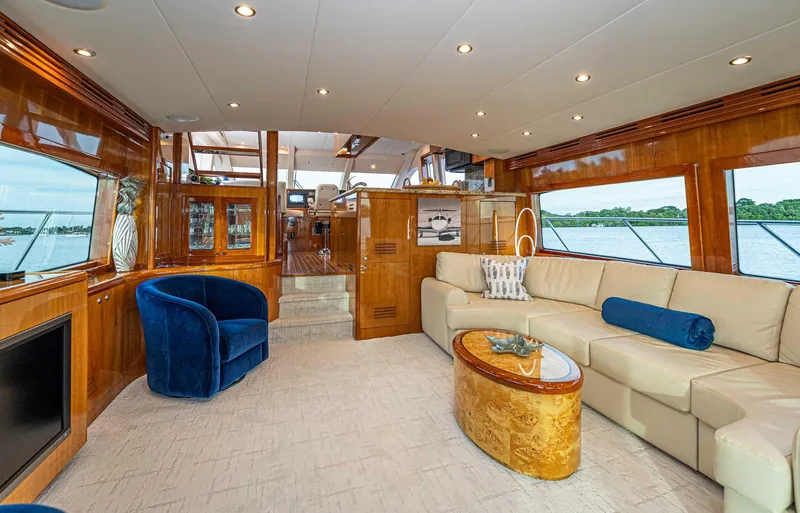 Pilot Lounge (name Reserved) Yacht Photos Pics 