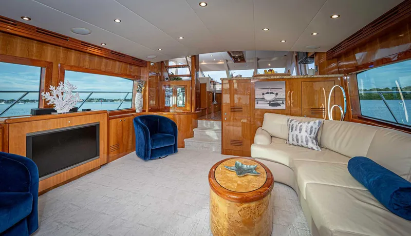 Pilot Lounge (name Reserved) Yacht Photos Pics 