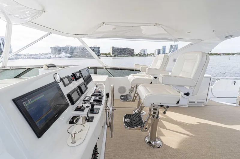 Pilot Lounge (name Reserved) Yacht Photos Pics 