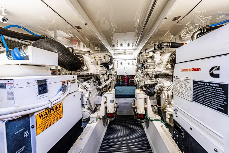 Pilot Lounge (name Reserved) Yacht Photos Pics 