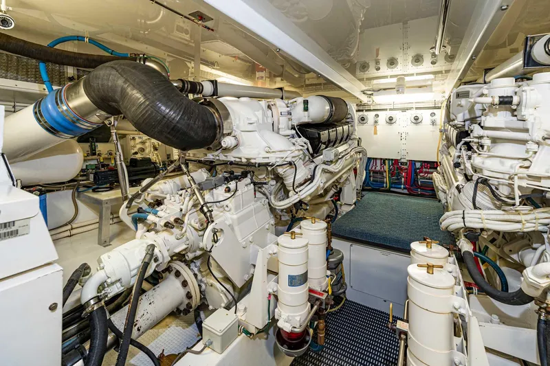 Pilot Lounge (name Reserved) Yacht Photos Pics 