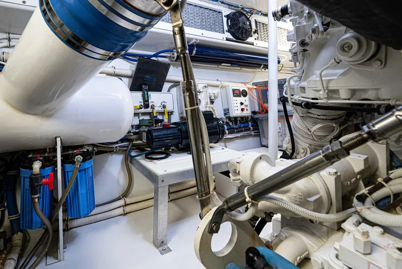 Pilot Lounge (name Reserved) Yacht Photos Pics 