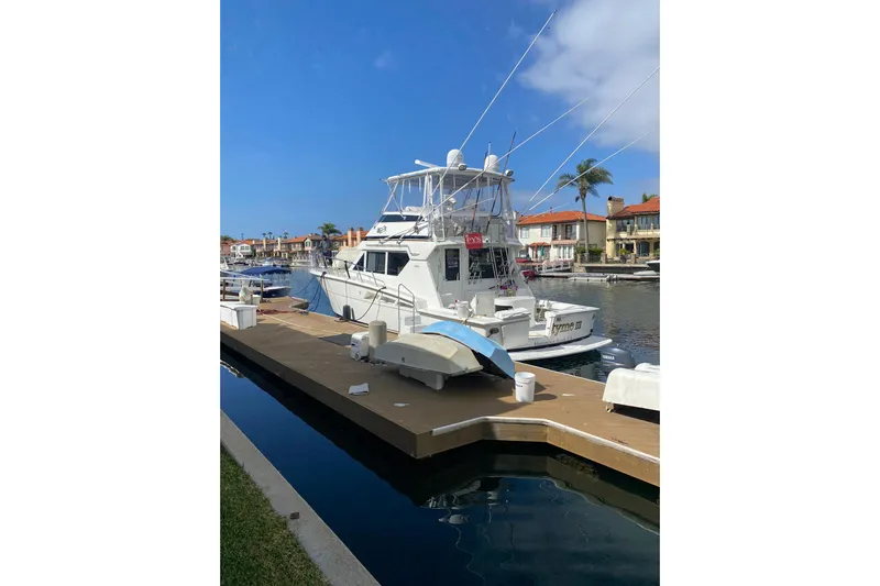  Yacht Photos Pics 1995 Hatteras 50 Convertible Sportfish docked at a marina under clear blue skies.