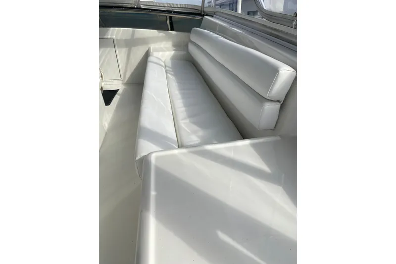  Yacht Photos Pics White seating area on 1995 Hatteras 50 Convertible Sportfish boat.