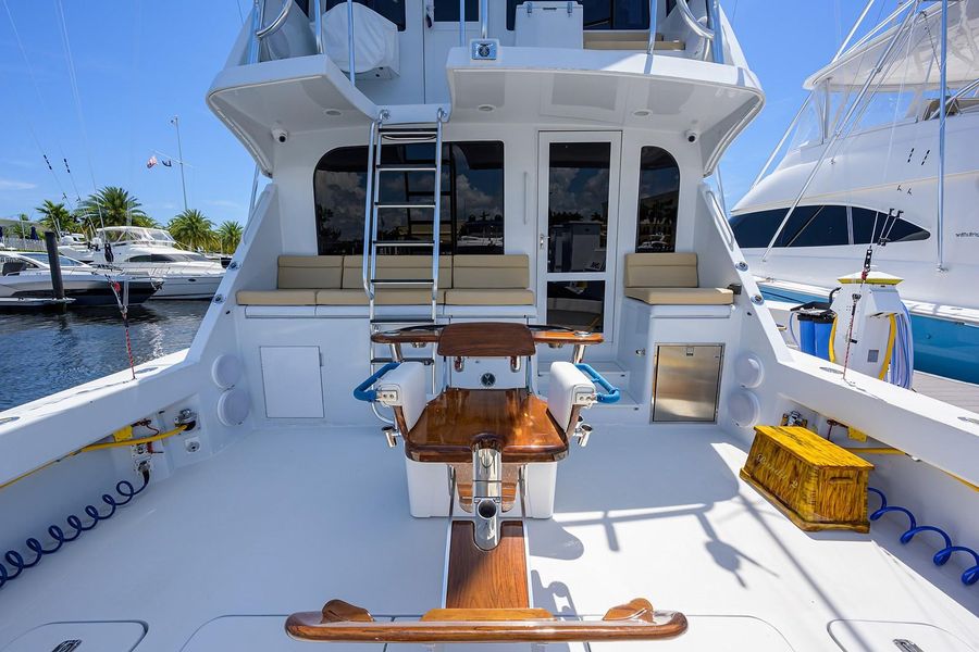 2001 Hatteras 60 enclosed bridge