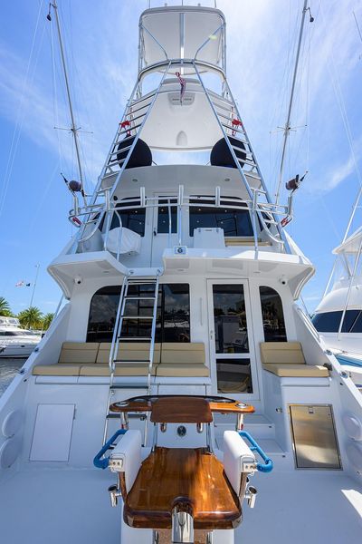 2001 Hatteras 60 enclosed bridge