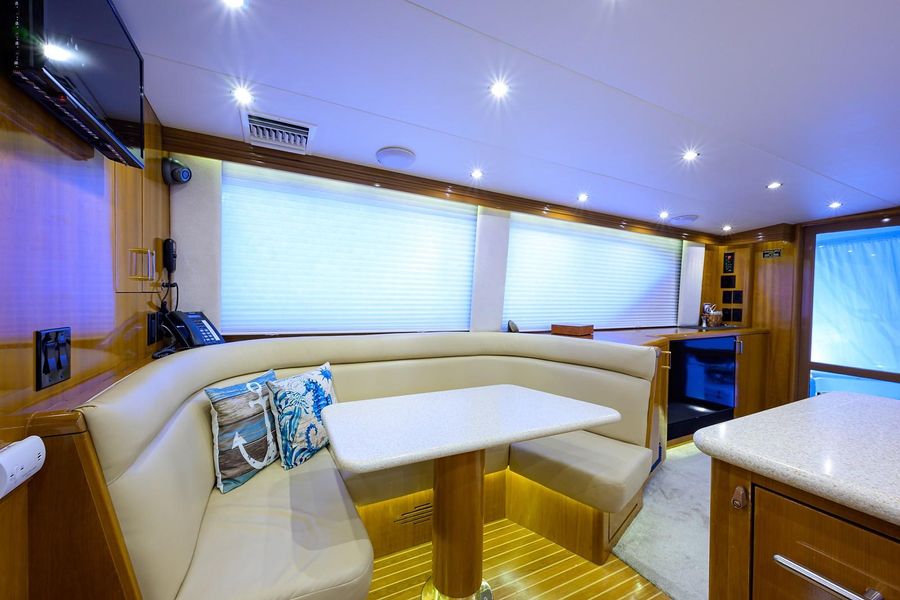 2001 Hatteras 60 enclosed bridge