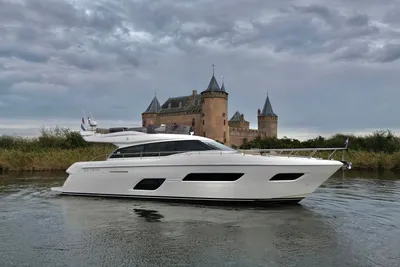 2016 Ferretti Yachts 550