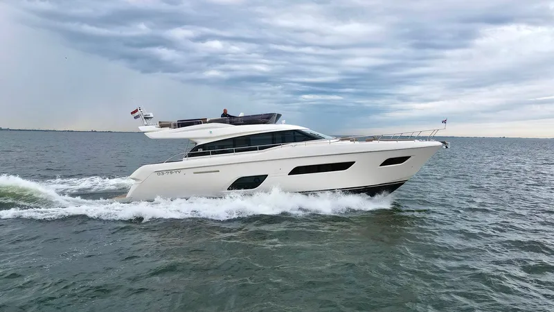 550 Yacht Photos Pics 