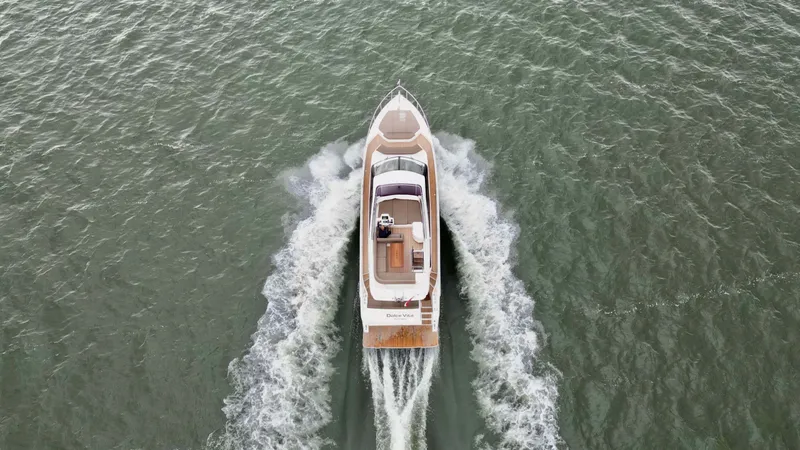 550 Yacht Photos Pics 