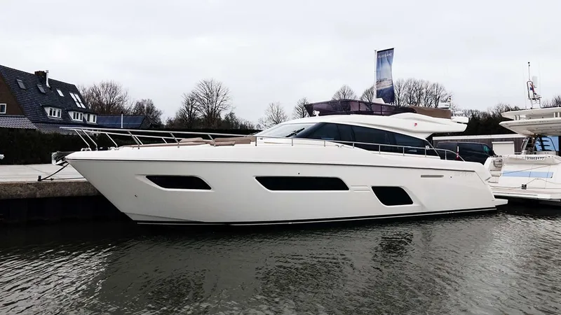550 Yacht Photos Pics 