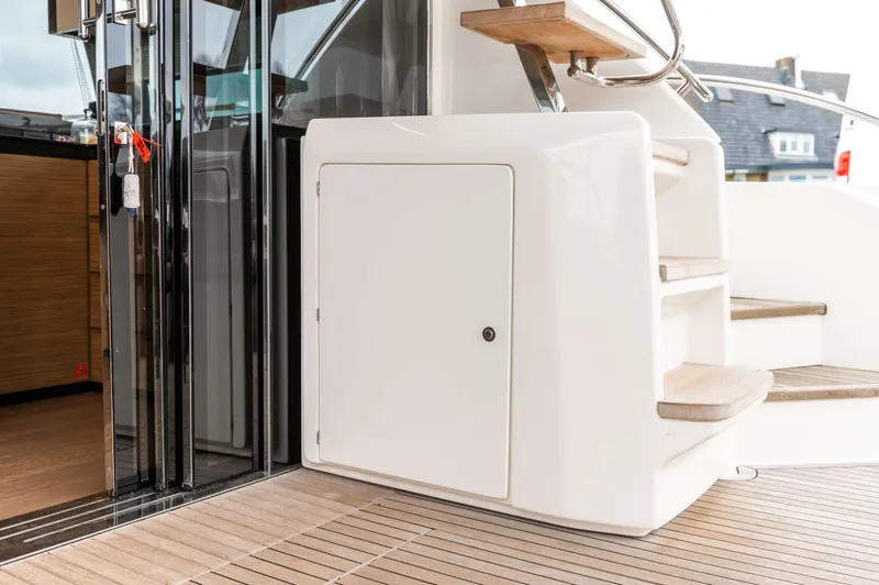 550 Yacht Photos Pics 