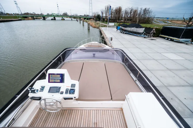 550 Yacht Photos Pics 