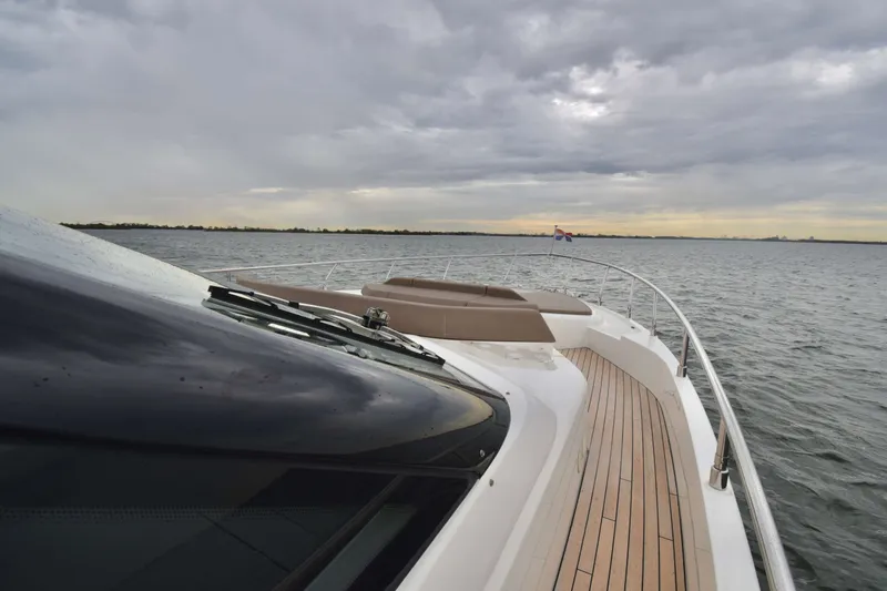 550 Yacht Photos Pics 