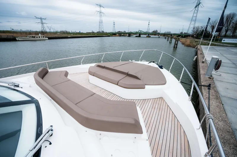 550 Yacht Photos Pics 