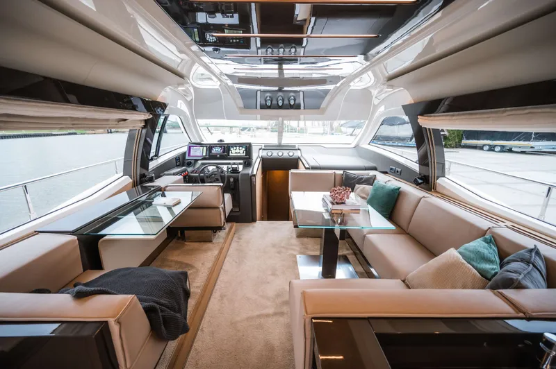 550 Yacht Photos Pics 