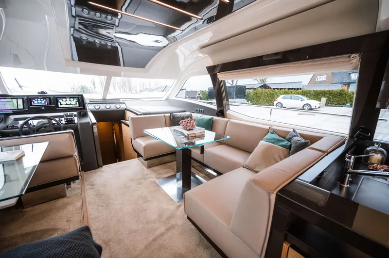 550 Yacht Photos Pics 