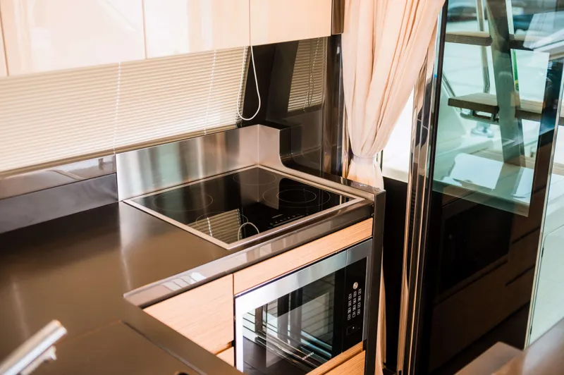 550 Yacht Photos Pics 