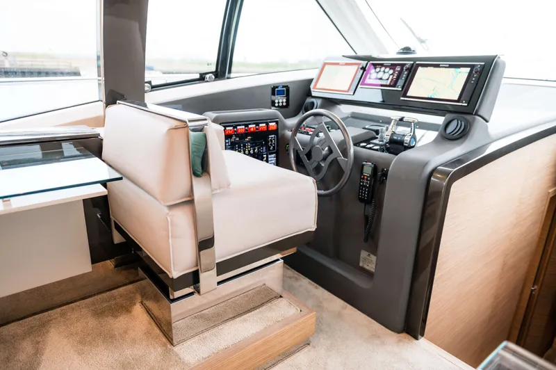 550 Yacht Photos Pics 