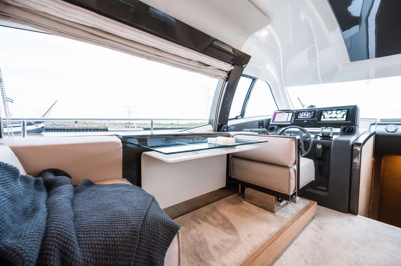 550 Yacht Photos Pics 