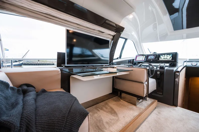 550 Yacht Photos Pics 