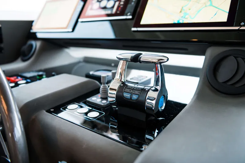 550 Yacht Photos Pics 