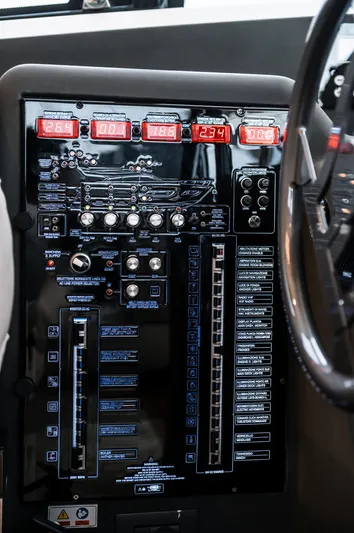 550 Yacht Photos Pics 