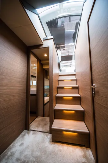 550 Yacht Photos Pics 