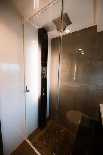 550 Yacht Photos Pics 