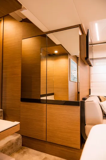 550 Yacht Photos Pics 