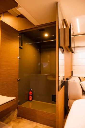 550 Yacht Photos Pics 