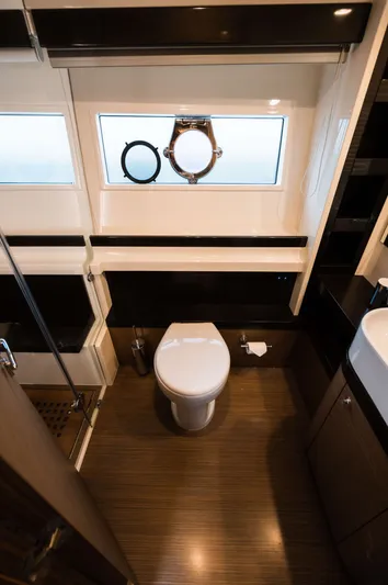 550 Yacht Photos Pics 