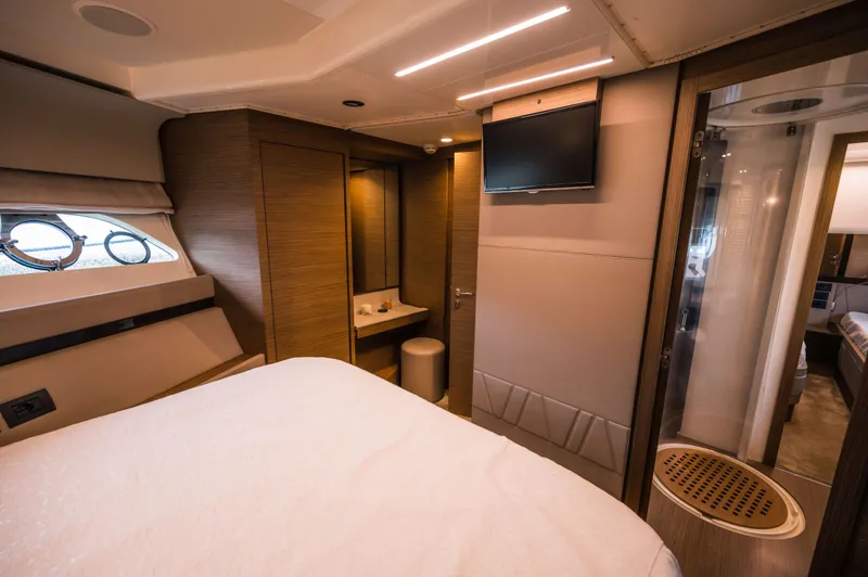 550 Yacht Photos Pics 