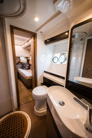 550 Yacht Photos Pics 