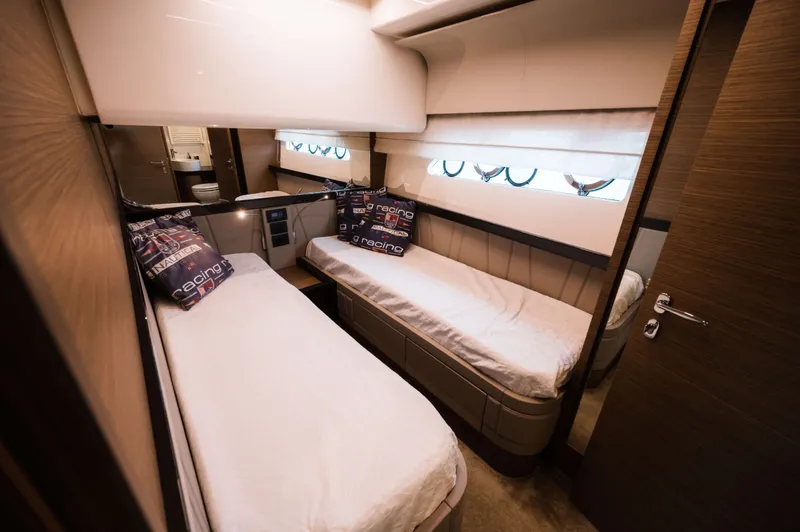 550 Yacht Photos Pics 