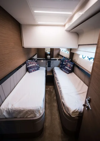 550 Yacht Photos Pics 