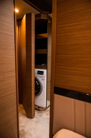 550 Yacht Photos Pics 