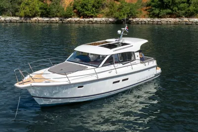 2019 Nimbus 365 Coupe