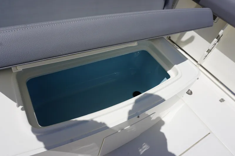 Bwce1064l324 Yacht Photos Pics Livewell compartment on the 2024 Boston Whaler 330 Outrage boat.