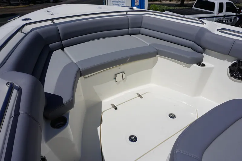 Bwce1064l324 Yacht Photos Pics 2024 Boston Whaler 330 Outrage boat with spacious seating area.