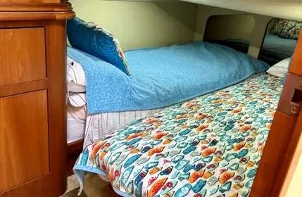 Endeavor Yacht Photos Pics Guest StateRoom (2) Single Berths