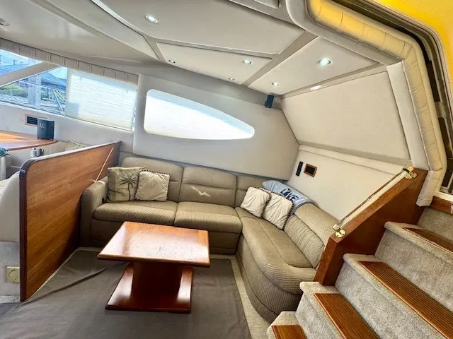 Endeavor Yacht Photos Pics Salon Seating Area