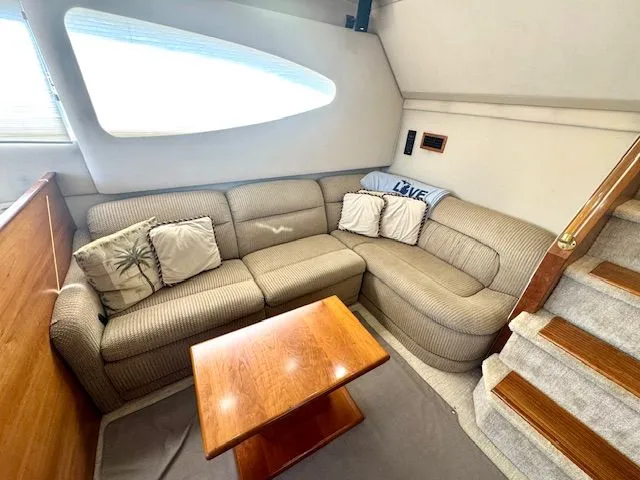 Endeavor Yacht Photos Pics Salon Seating Area - Strb. Side
