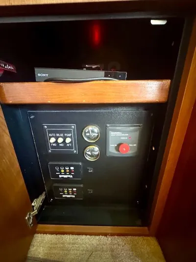 Endeavor Yacht Photos Pics Electrical Panel / Gauges